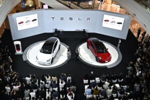 Market Leaders: Tesla Slips as Netflix Gains Ground